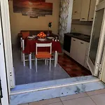 Casa Di Olga Accanto Al Mare Apartament *